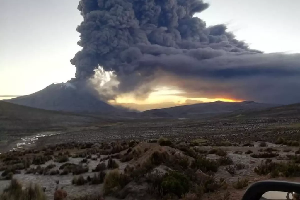 Vulcanul Ubinas din Peru